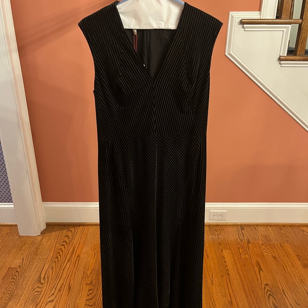 Anne Klein Black Sleeveless V-Neck Maxi Gown